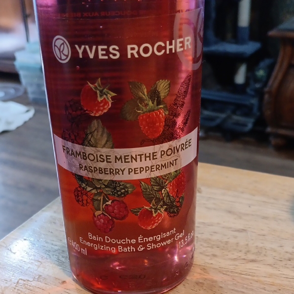 Yves Rocher Raspberry Peppermint Body Wash - Picture 1 of 2